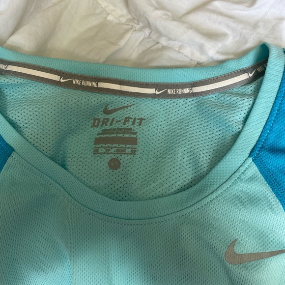 NIKE DRI FIT RUNNING TEE - Picture 2 of 2